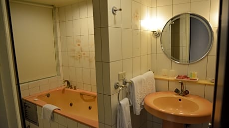 Double Room (Room Selected at Check-in)