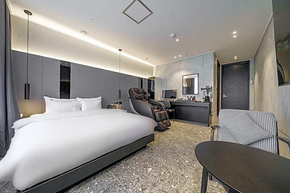 Photo 1 of 18 of Signature 2 Double Beds Suite