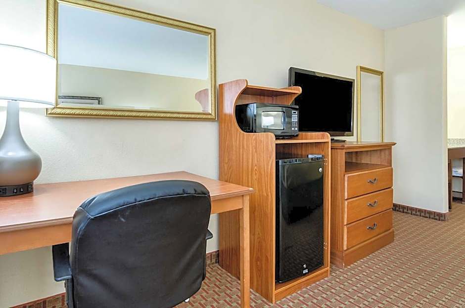 Super 8 by Wyndham Great Bend