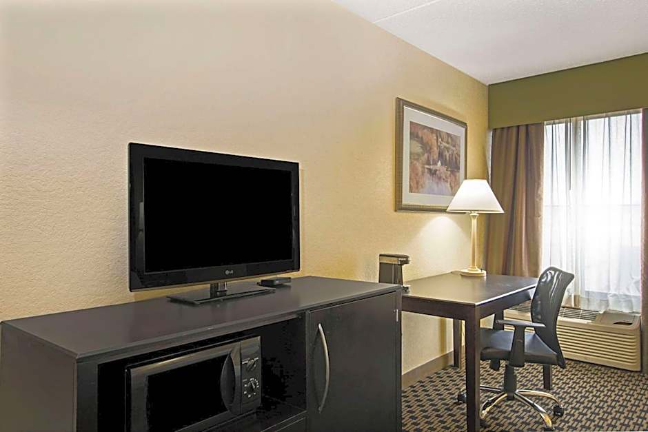 La Quinta Inn & Suites by Wyndham Salina