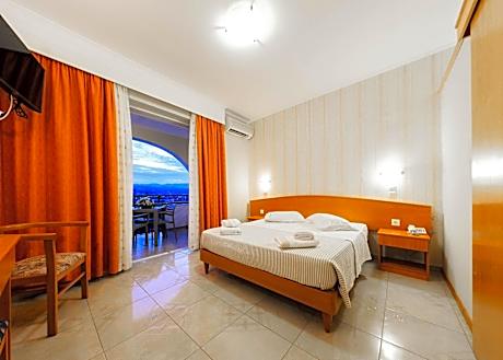 Family Apartment with Sea View