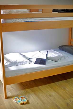 Single Bed in Mixed Dormitory Room