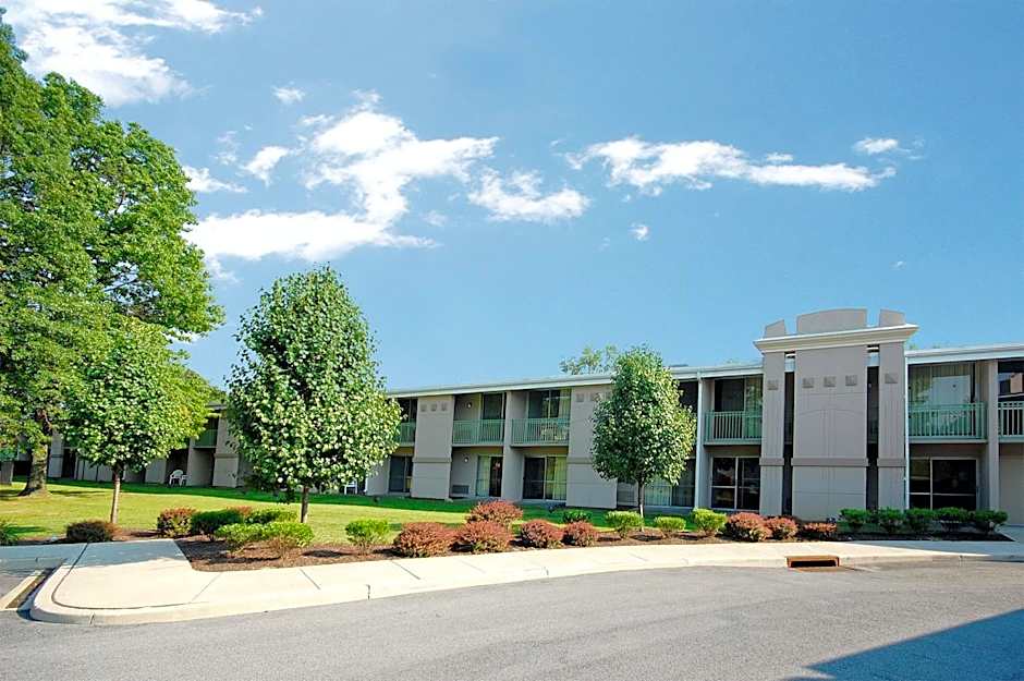 Howard Johnson by Wyndham Newburgh