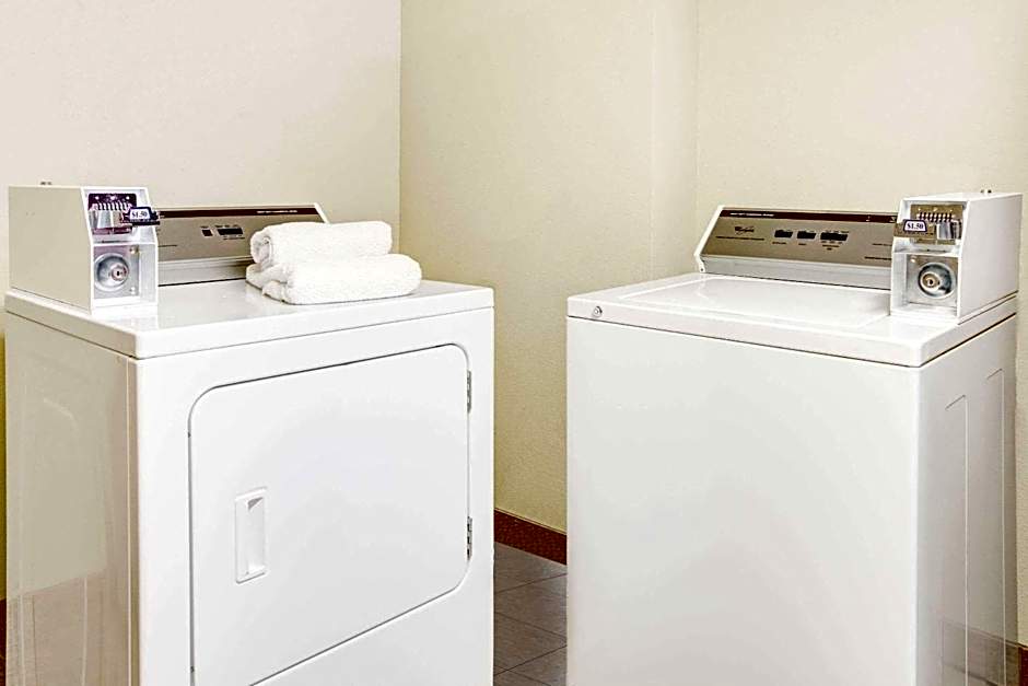 Baymont by Wyndham Dallas/ Love Field