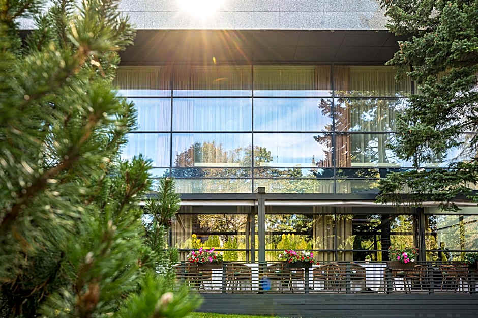 VILNIUS PARK PLAZA HOTEL, Restaurant & Terrace, Panorama Bar, Conference & Banquet Center