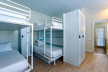 Private Standard Room with Balcony - 6 Adults