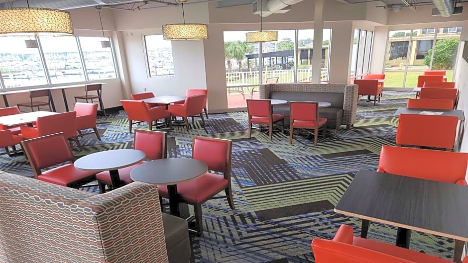 Holiday Inn Express North Myrtle Beach - Little River, an IHG Hotel