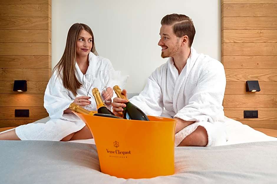 R hotel experiences