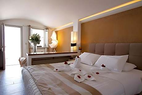 Honeymoon Suite Jacuzzi