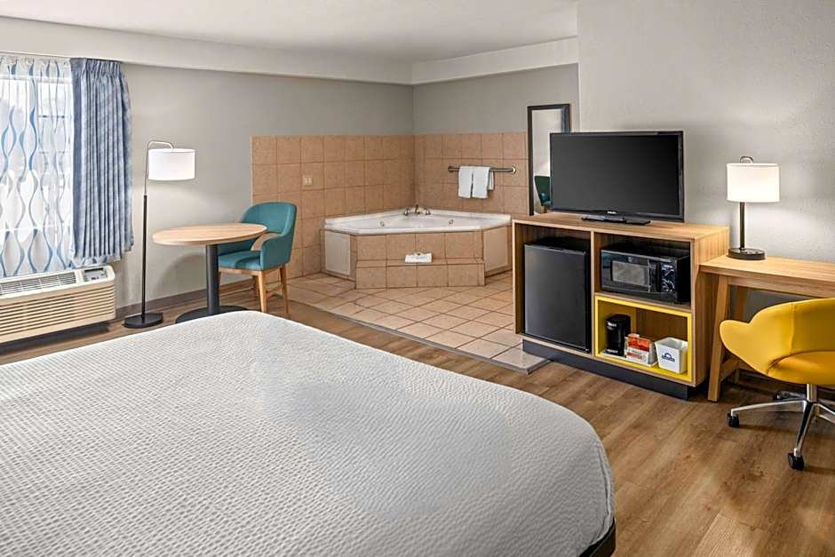 Days Inn & Suites by Wyndham Artesia
