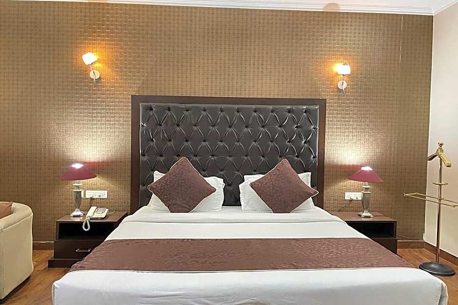 Mansarover Paradise Hotel