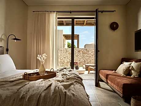 Junior Suite with private pool and garden view