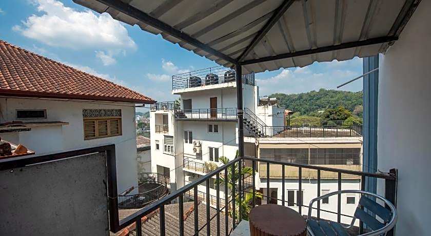 Ceyloni Lake Residency