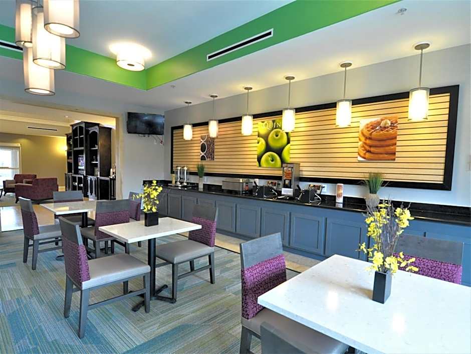 La Quinta Inn & Suites by Wyndham Brookshire