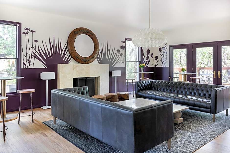 Wimberley Inn & bar