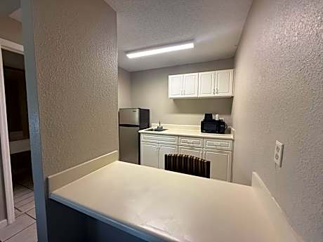 King Suite with Spa Bath - Non-Smoking