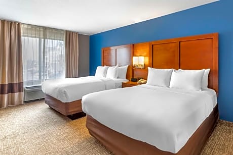 Business Suite with Two Queen Beds - Accessible/Non-Smoking