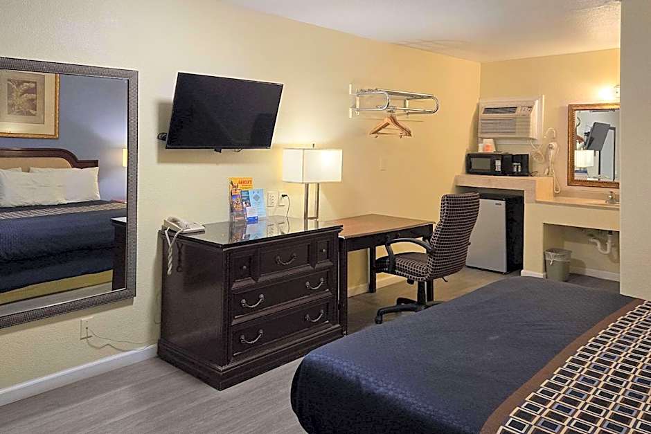 Rodeway Inn & Suites