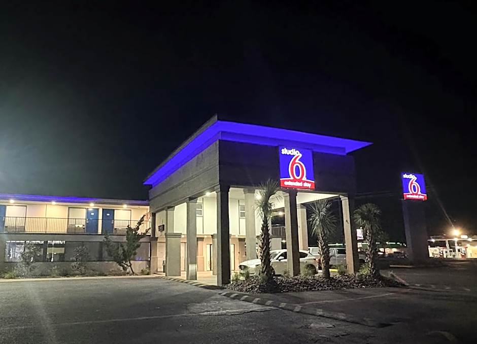 Studio 6 Alvin, TX