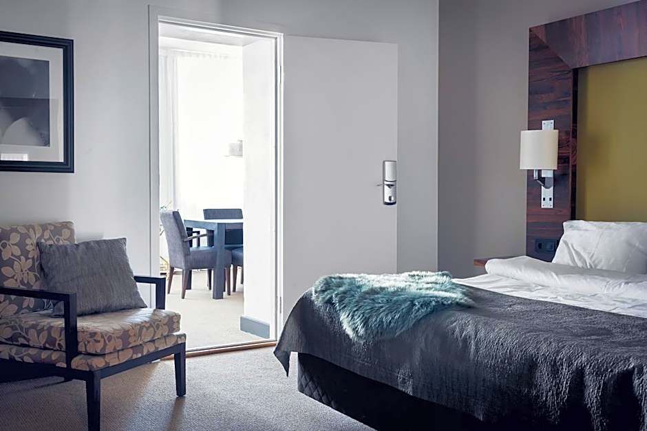 Photo 1 of 9 of Executive Suite, Jetted Tub