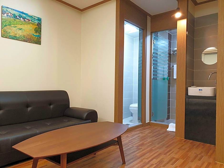 Okpo business hotel