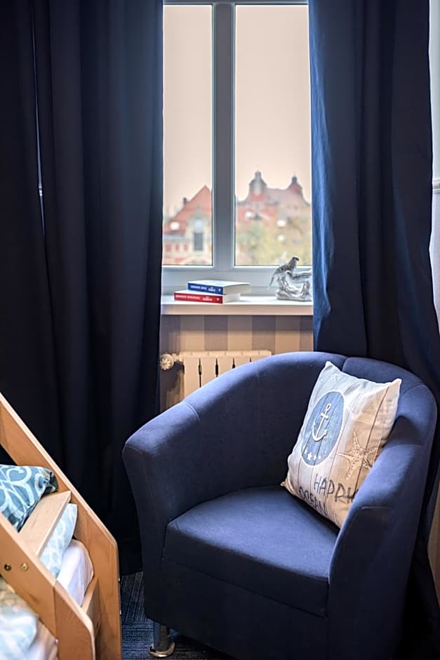 Hostel Night o'clock