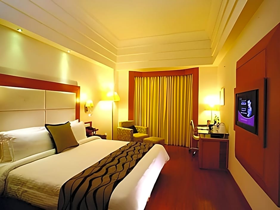 Majestic Court Sarovar Portico