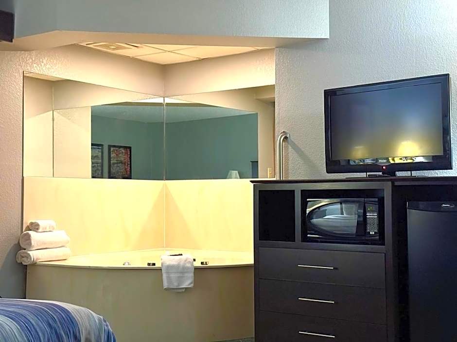 AmericInn by Wyndham Ames