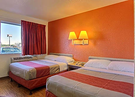2 Full Beds | Micfridge