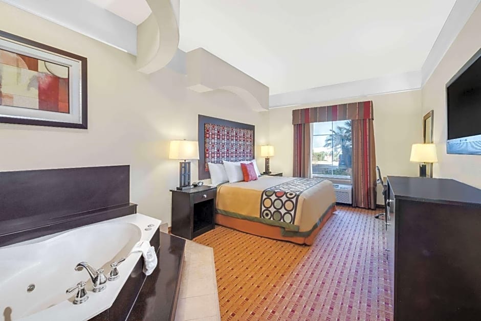 Super 8 by Wyndham Hidalgo/McAllen Area