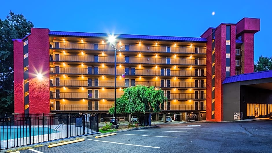 SureStay Plus Hotel by Best Western Gatlinburg