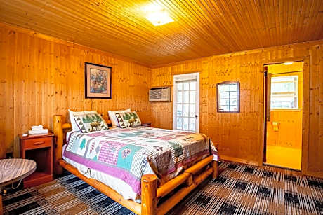 Queen Room - RiverFront