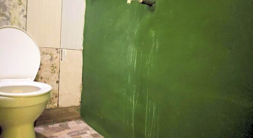 RedDoorz near Pelabuhan Ajibata Parapat