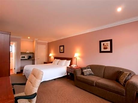 King Room with Sofa - Non-Smoking