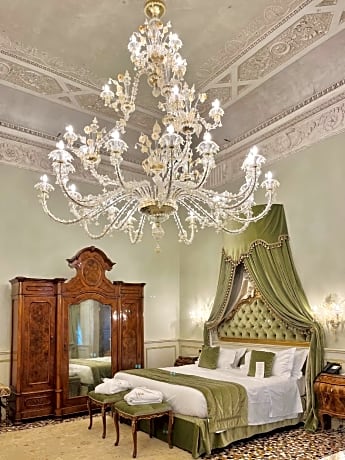 canal view suite