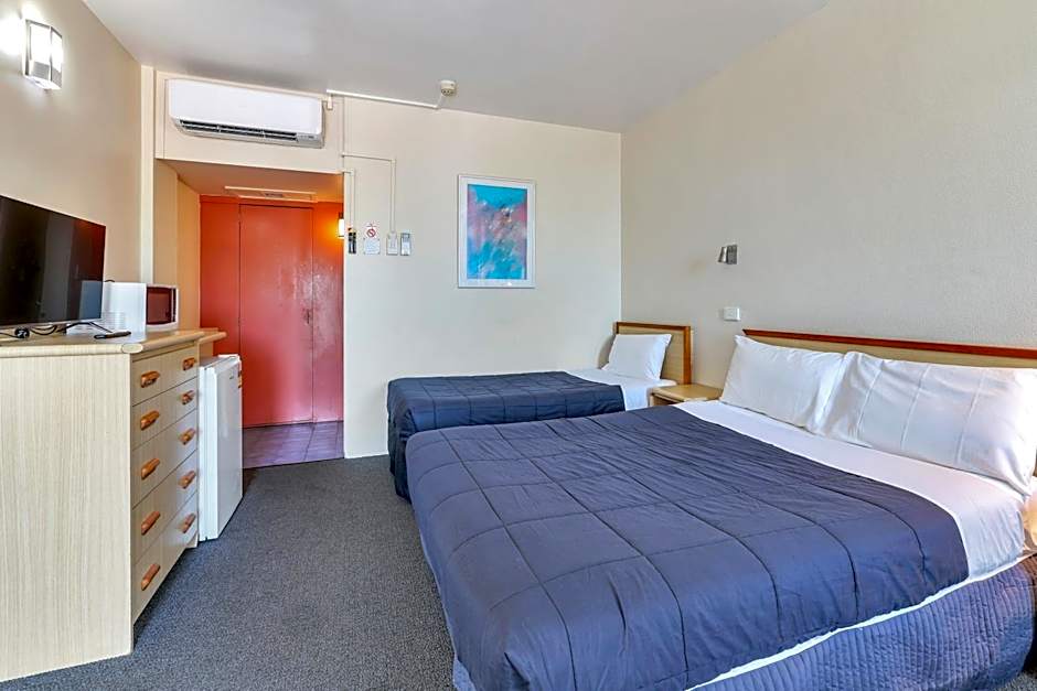 Darwin Poinciana Inn