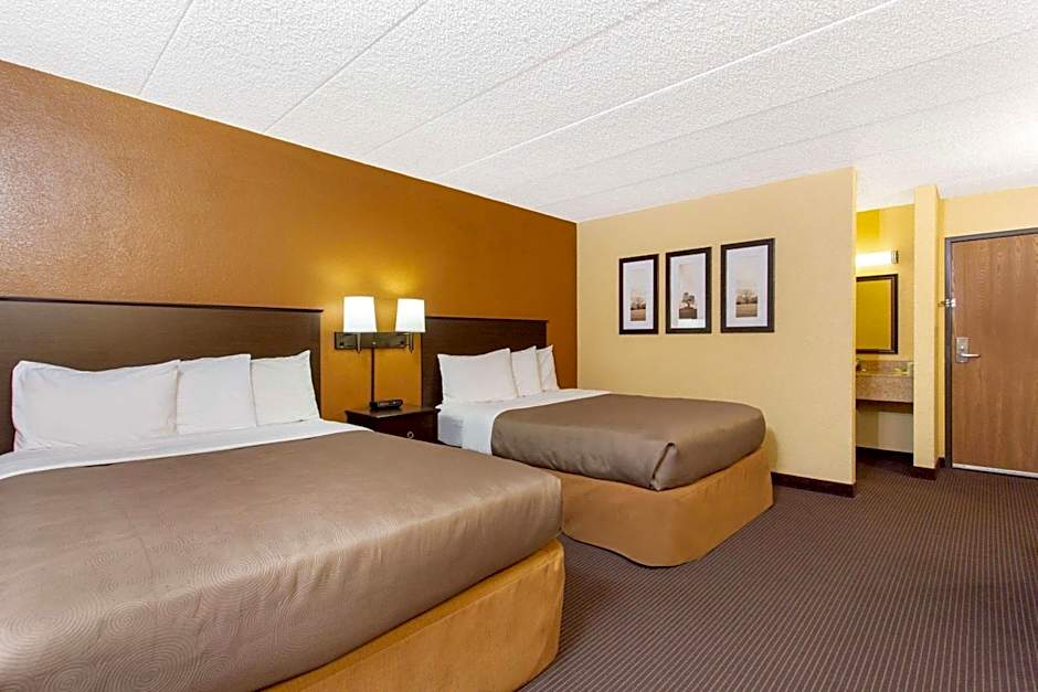 AmericInn by Wyndham West Bend