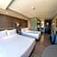 Ola Santiago Providencia, Tapestry Collection by Hilton