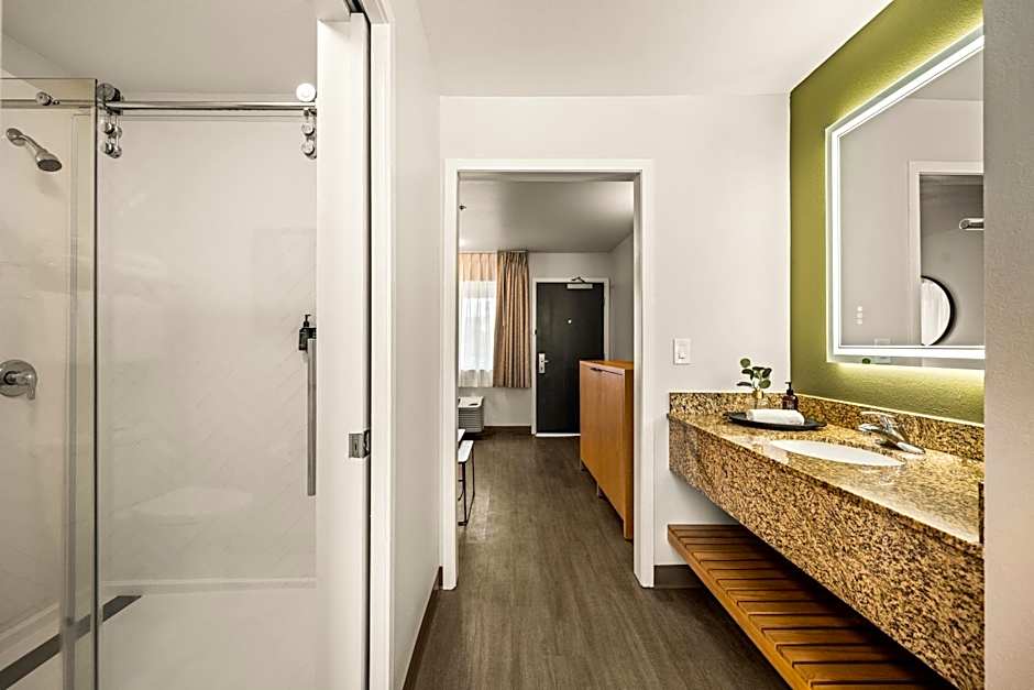 Oxford Suites Redding