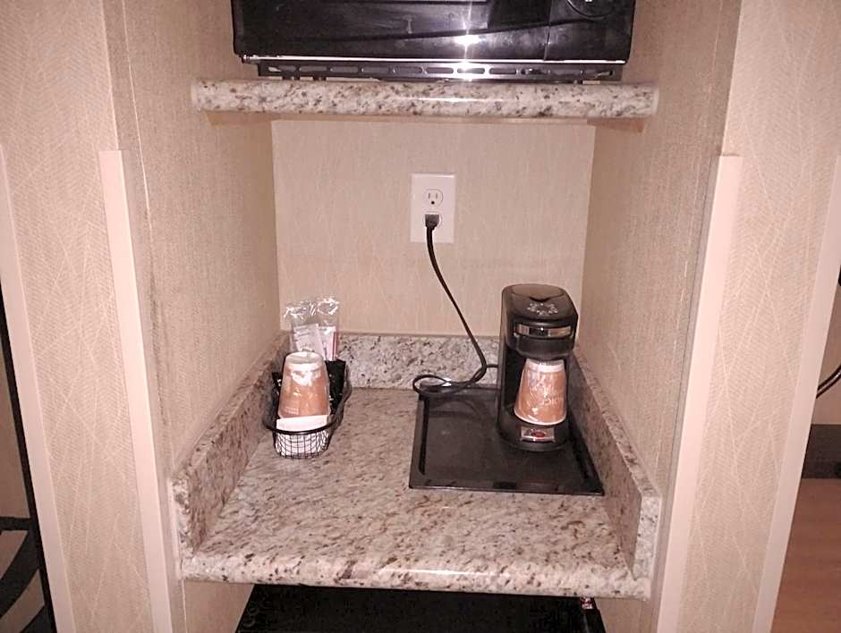 Photo 1 of 5 of 1 King Bed Suite, Whirlpool, Smoking