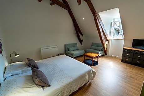 Quadruple Room with Private Bathroom