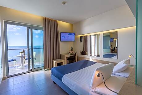 Triple Room with Balcony and Sea View