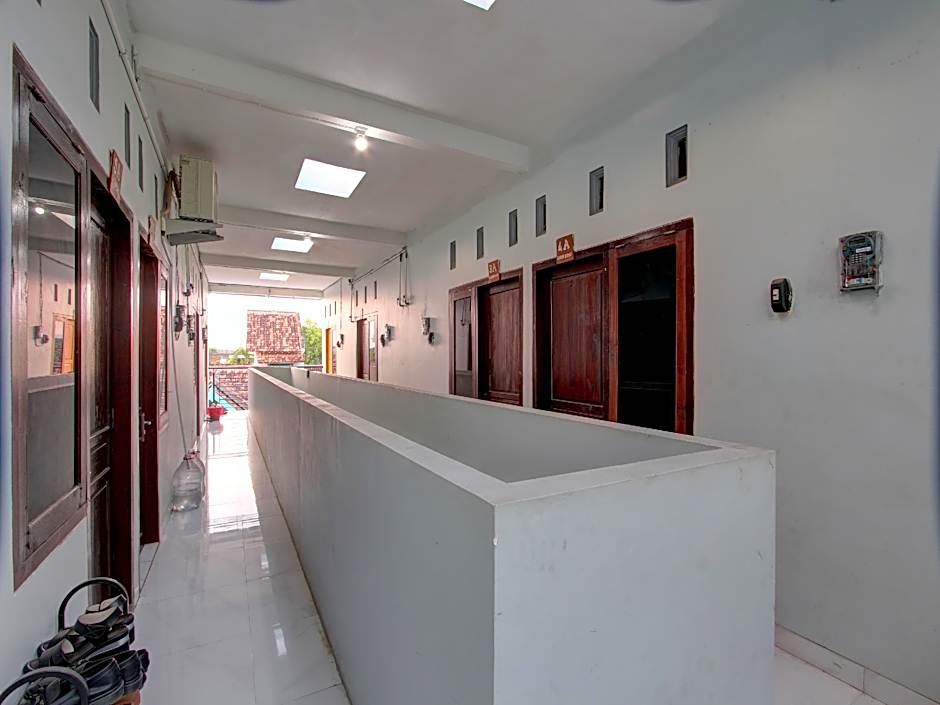 SPOT ON 92828 Galih Kost 1 Syariah