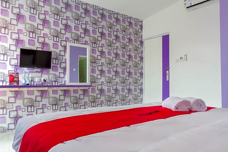 RedDoorz Plus @ Tuparev Cirebon 2.