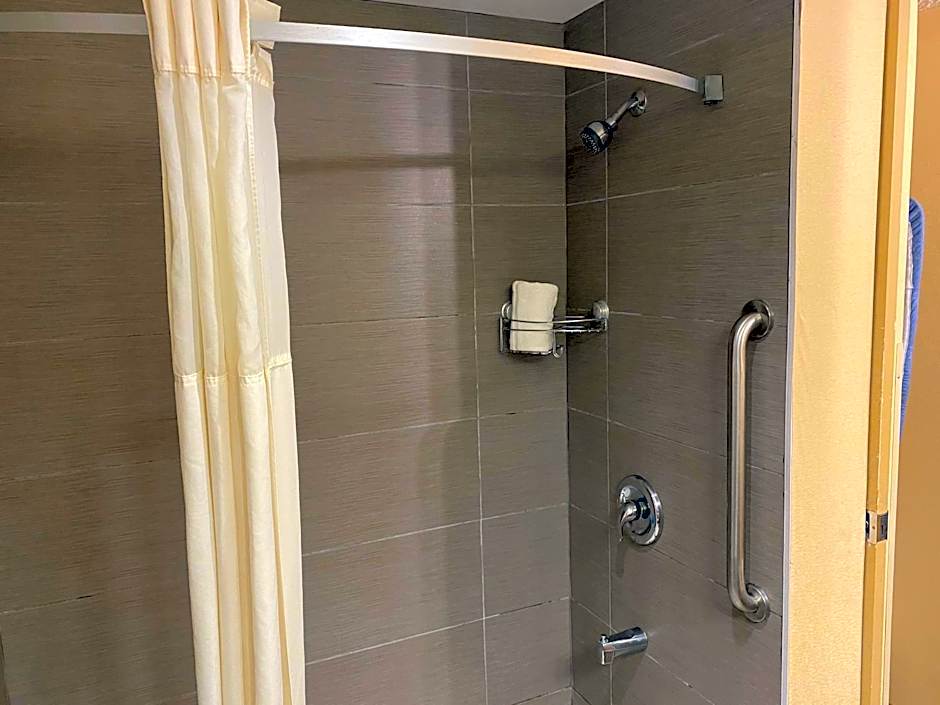 Quality Inn Buffalo Airport