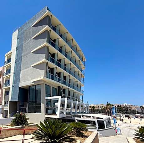 Water's Edge Hotel