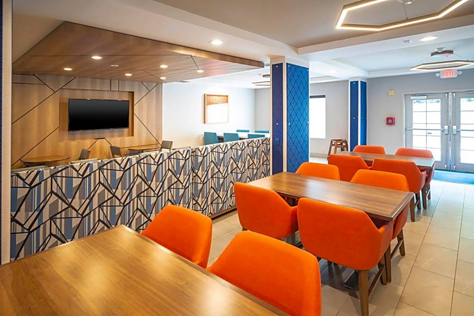 Holiday Inn Express and Suites Atlanta-Johns Creek By IHG