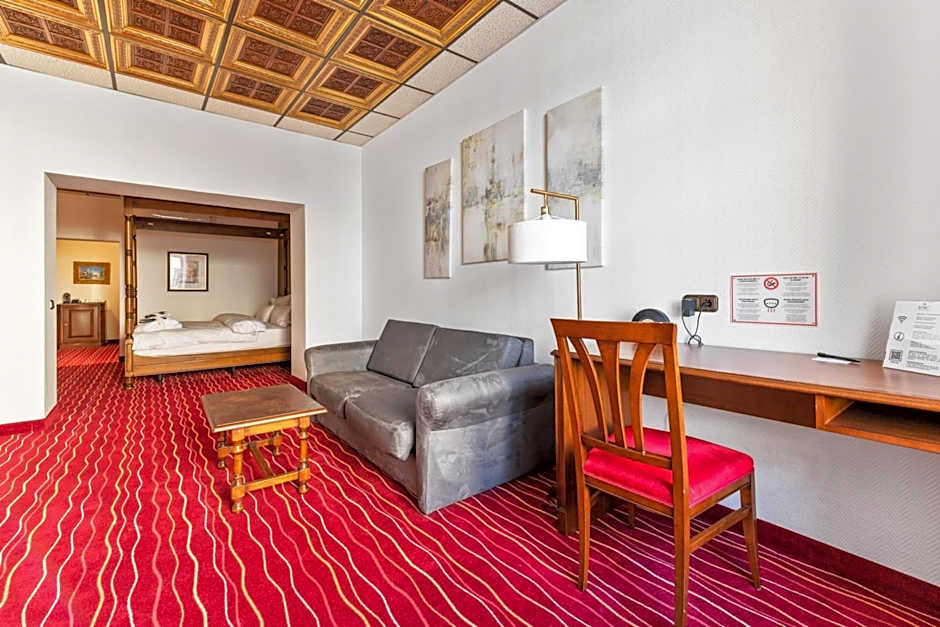 Kings Hotel First Class