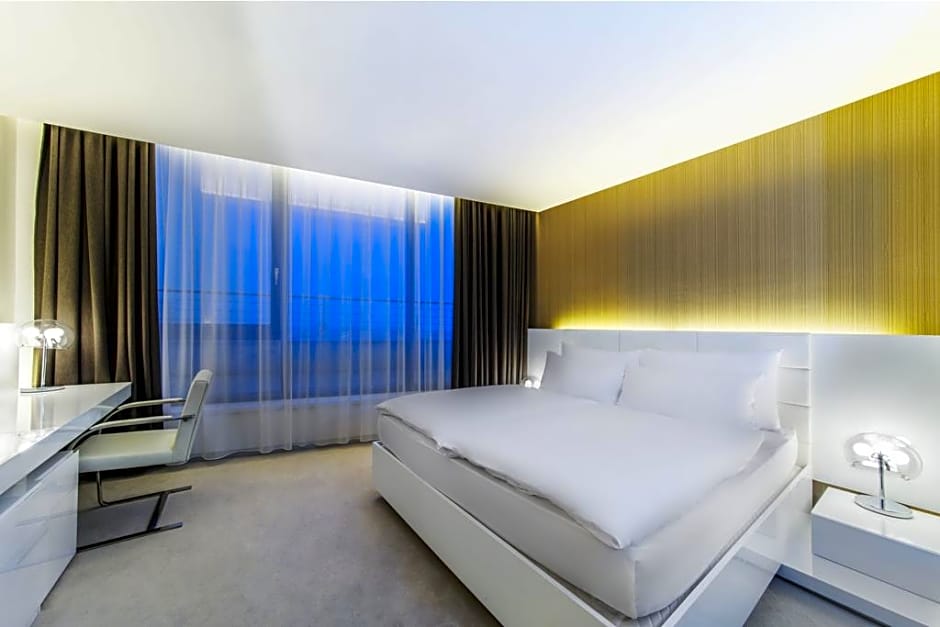 NH Bratislava Gate One