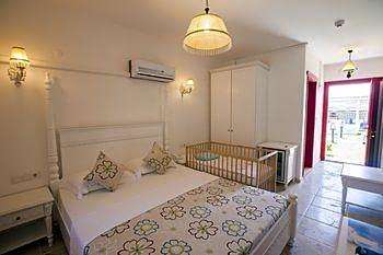 Alaroof Hotel